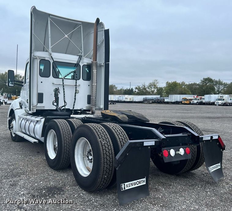 image for item KH9559 2014 Kenworth T680  semi truck