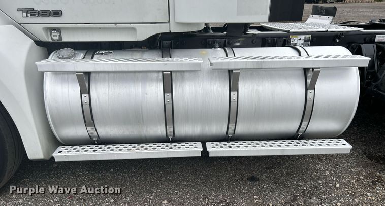 image for item KH9559 2014 Kenworth T680  semi truck