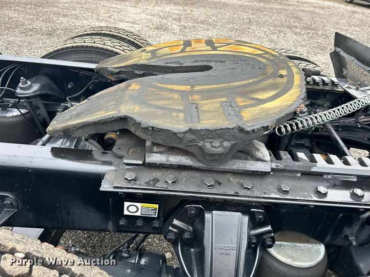 image for item KH9559 2014 Kenworth T680  semi truck