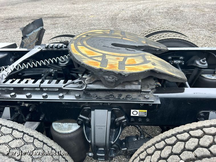 image for item KH9559 2014 Kenworth T680  semi truck