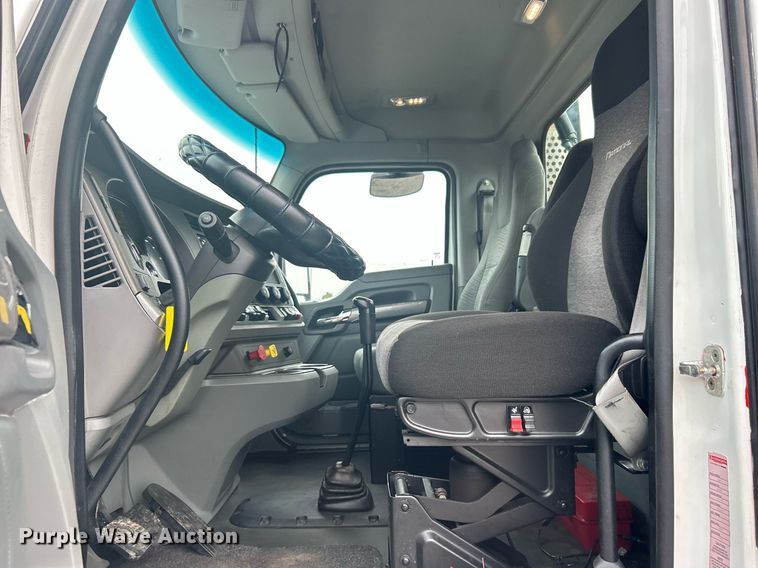 image for item KH9559 2014 Kenworth T680  semi truck