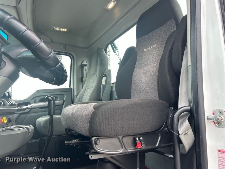 image for item KH9559 2014 Kenworth T680  semi truck