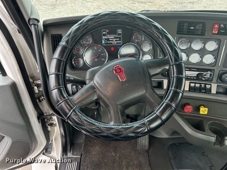 image for item KH9559 2014 Kenworth T680  semi truck
