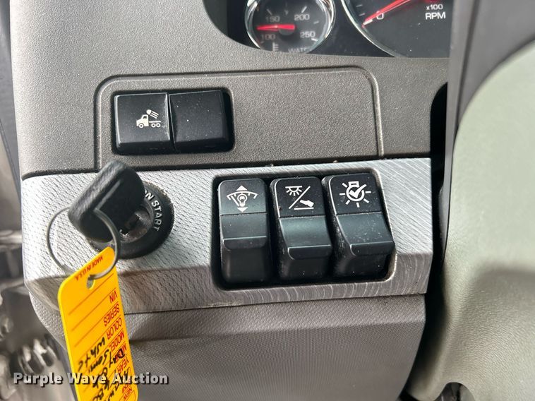 image for item KH9559 2014 Kenworth T680  semi truck