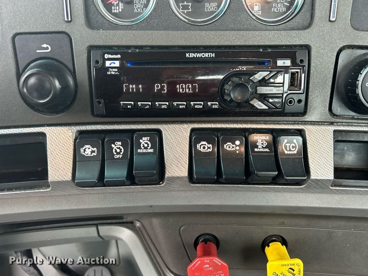 image for item KH9559 2014 Kenworth T680  semi truck