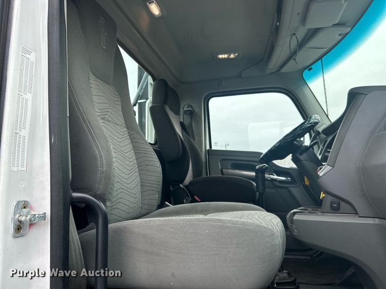 image for item KH9559 2014 Kenworth T680  semi truck