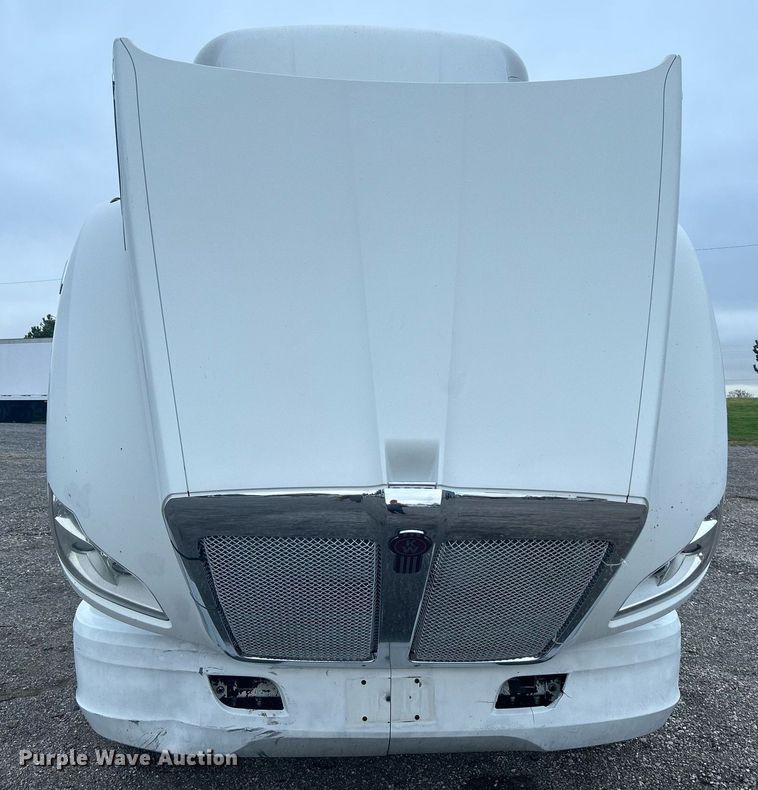 image for item KH9559 2014 Kenworth T680  semi truck
