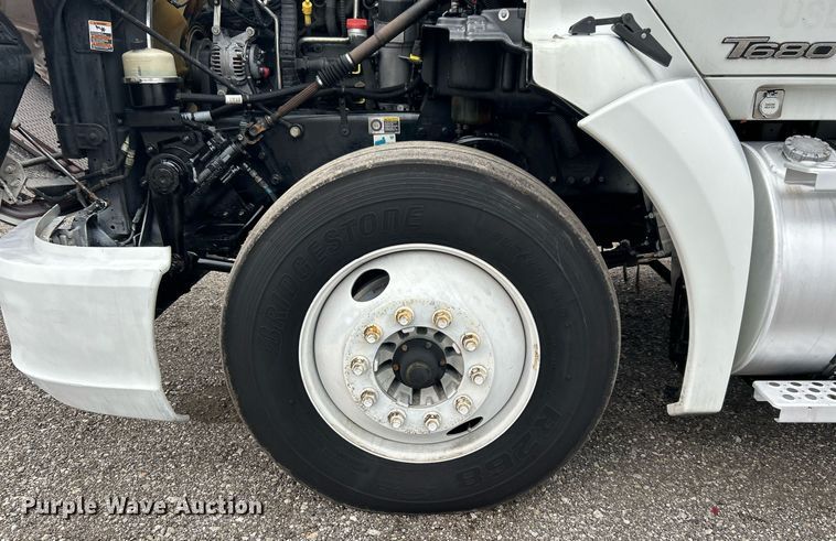 image for item KH9559 2014 Kenworth T680  semi truck
