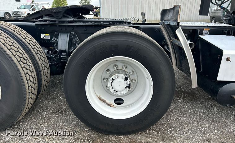 image for item KH9559 2014 Kenworth T680  semi truck