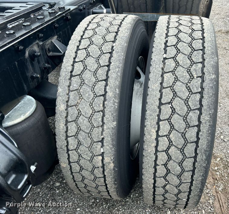 image for item KH9559 2014 Kenworth T680  semi truck