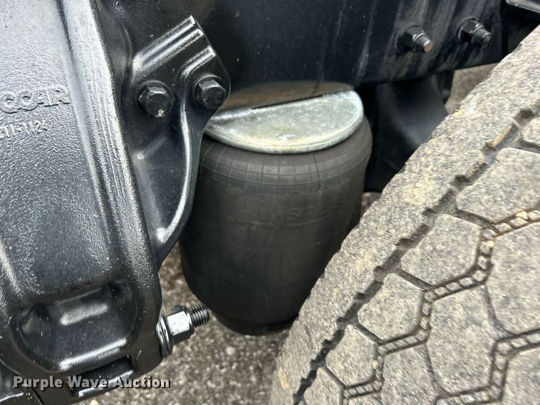 image for item KH9559 2014 Kenworth T680  semi truck