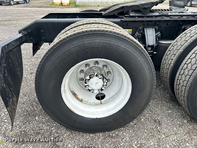 image for item KH9559 2014 Kenworth T680  semi truck