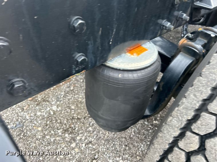 image for item KH9559 2014 Kenworth T680  semi truck