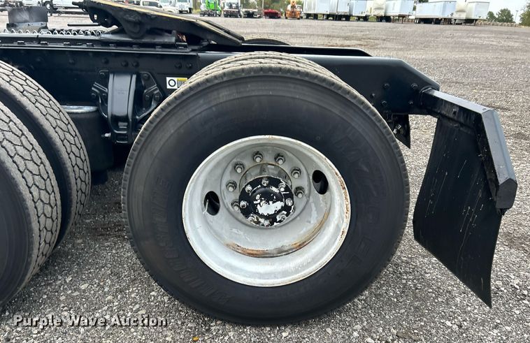 image for item KH9559 2014 Kenworth T680  semi truck