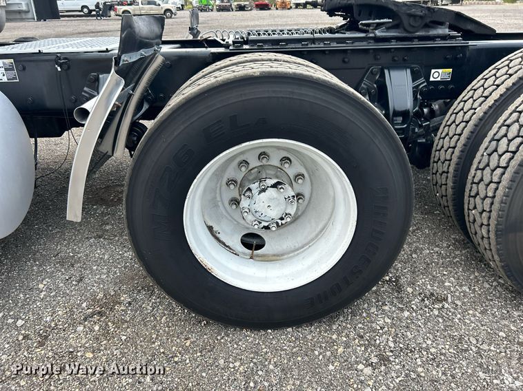 image for item KH9559 2014 Kenworth T680  semi truck