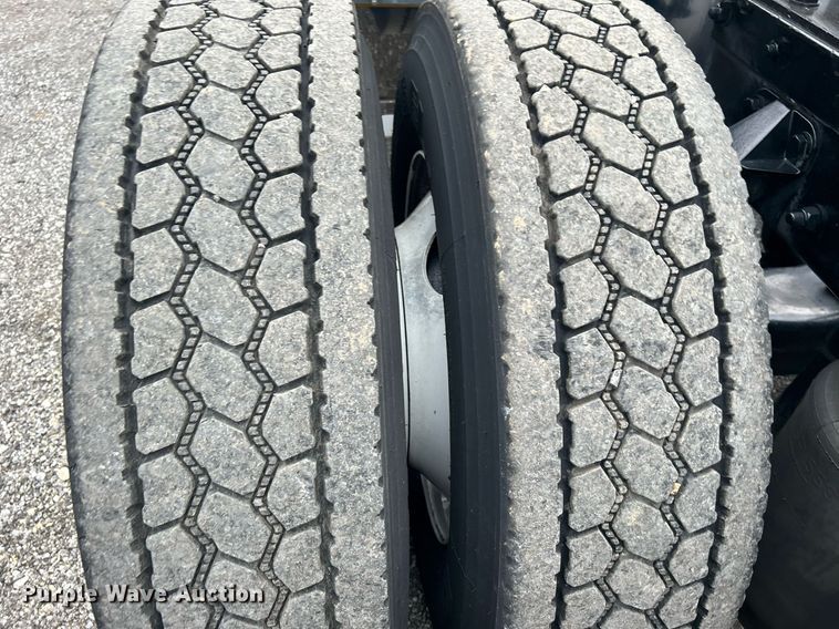 image for item KH9559 2014 Kenworth T680  semi truck