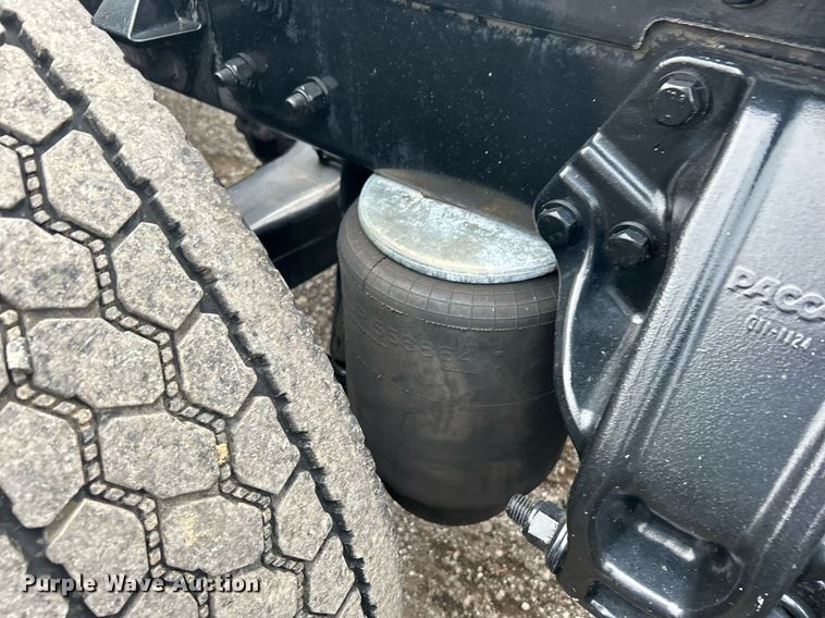 image for item KH9559 2014 Kenworth T680  semi truck