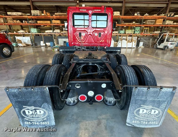 image for item KT9235 2015 Freightliner Cascadia  semi truck