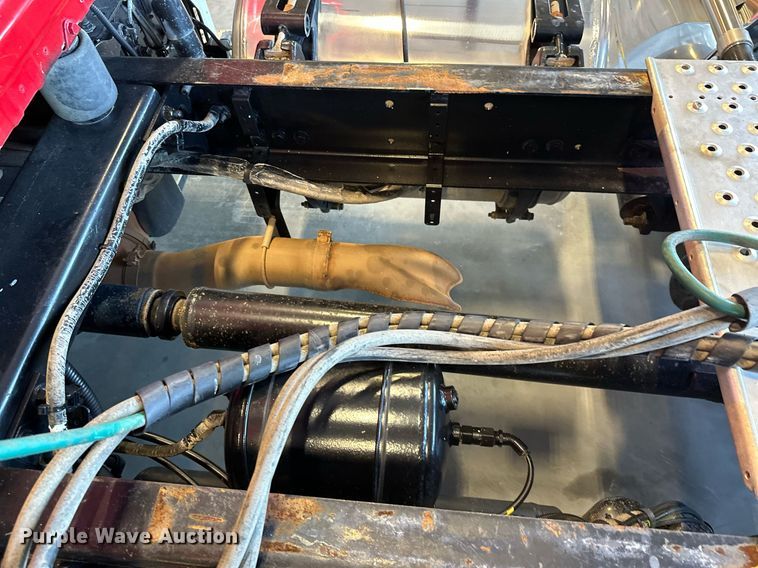 image for item KT9235 2015 Freightliner Cascadia  semi truck