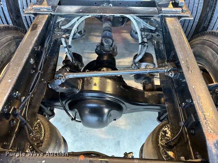 image for item KT9235 2015 Freightliner Cascadia  semi truck