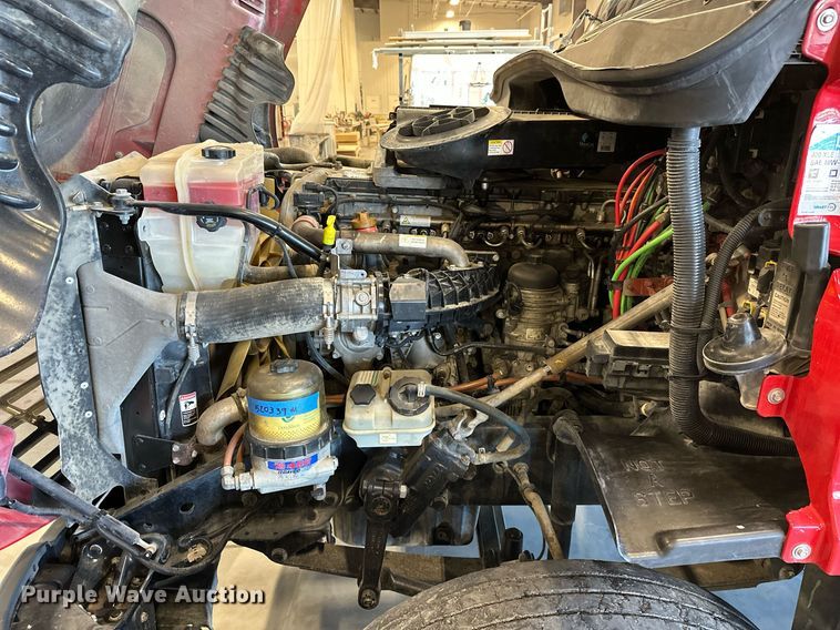 image for item KT9235 2015 Freightliner Cascadia  semi truck