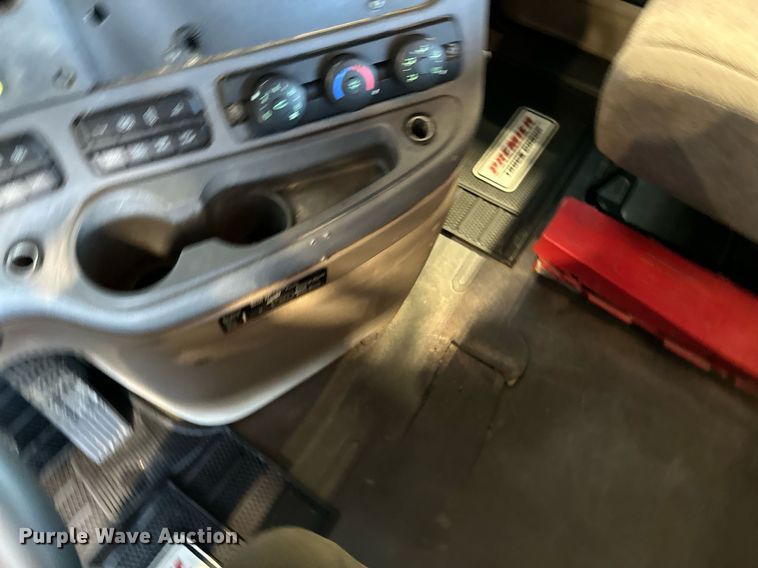 image for item KT9235 2015 Freightliner Cascadia  semi truck