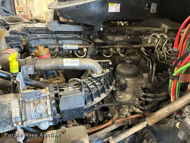 image for item KT9235 2015 Freightliner Cascadia  semi truck