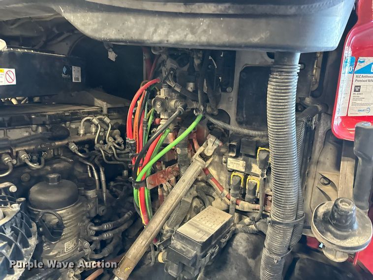 image for item KT9235 2015 Freightliner Cascadia  semi truck