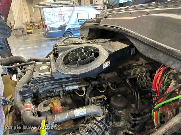 image for item KT9235 2015 Freightliner Cascadia  semi truck