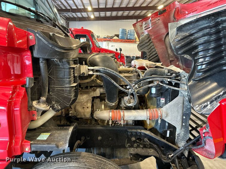 image for item KT9235 2015 Freightliner Cascadia  semi truck