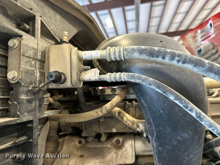 image for item KT9235 2015 Freightliner Cascadia  semi truck