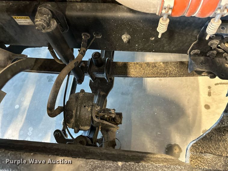 image for item KT9235 2015 Freightliner Cascadia  semi truck