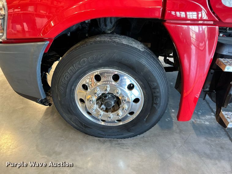 image for item KT9235 2015 Freightliner Cascadia  semi truck