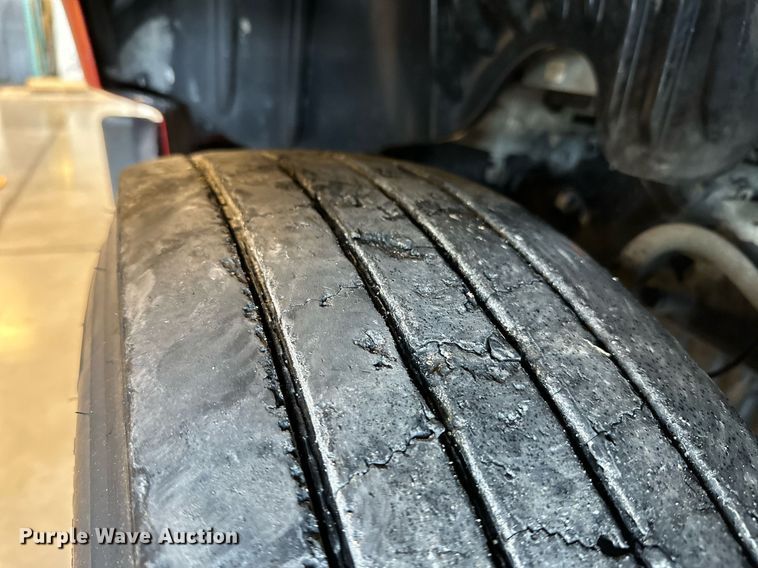 image for item KT9235 2015 Freightliner Cascadia  semi truck