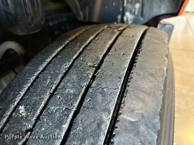 image for item KT9235 2015 Freightliner Cascadia  semi truck