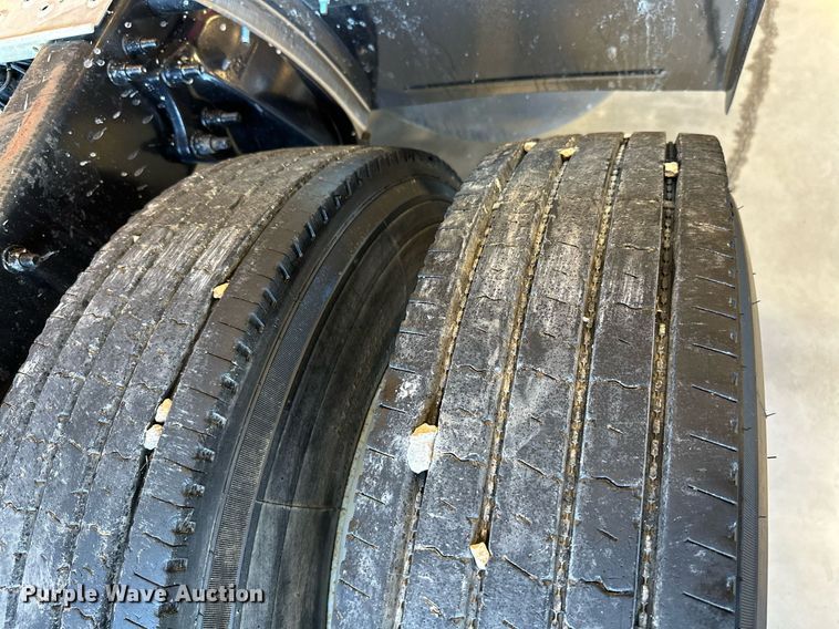 image for item KT9235 2015 Freightliner Cascadia  semi truck