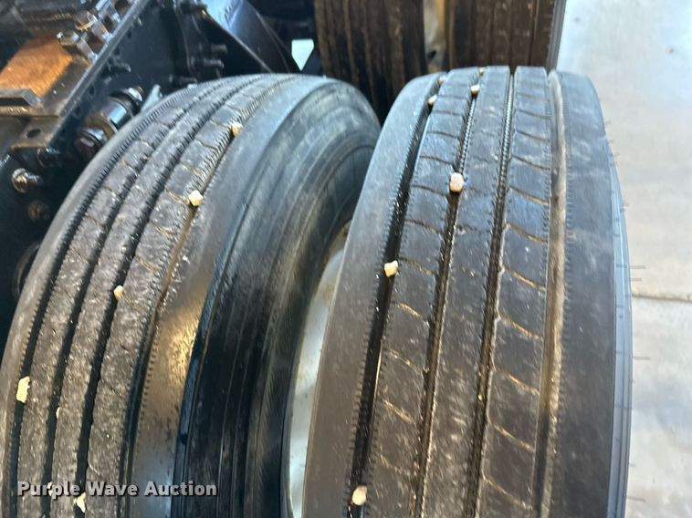 image for item KT9235 2015 Freightliner Cascadia  semi truck