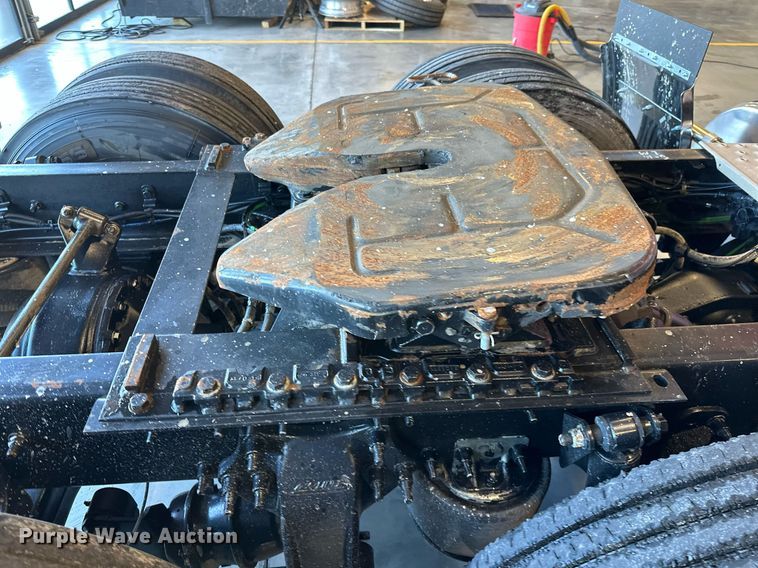 image for item KT9236 2015 Freightliner Cascadia  semi truck