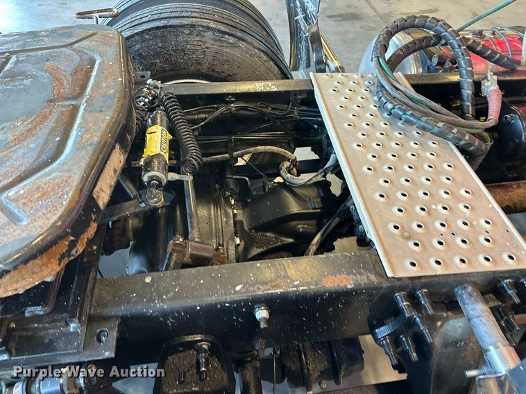 image for item KT9236 2015 Freightliner Cascadia  semi truck