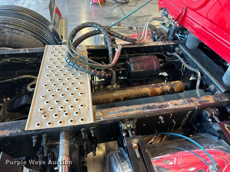 image for item KT9236 2015 Freightliner Cascadia  semi truck