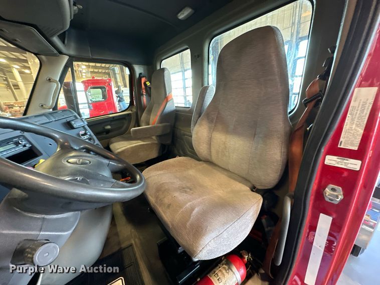 image for item KT9236 2015 Freightliner Cascadia  semi truck