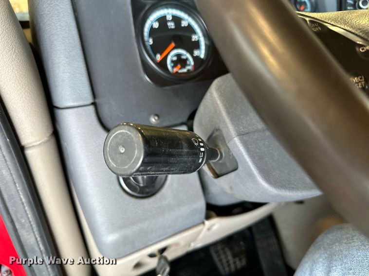 image for item KT9236 2015 Freightliner Cascadia  semi truck