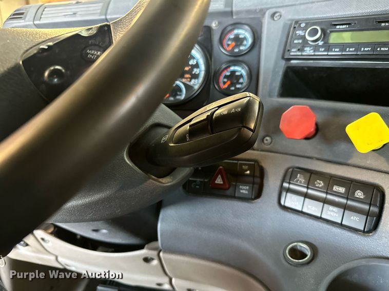 image for item KT9236 2015 Freightliner Cascadia  semi truck