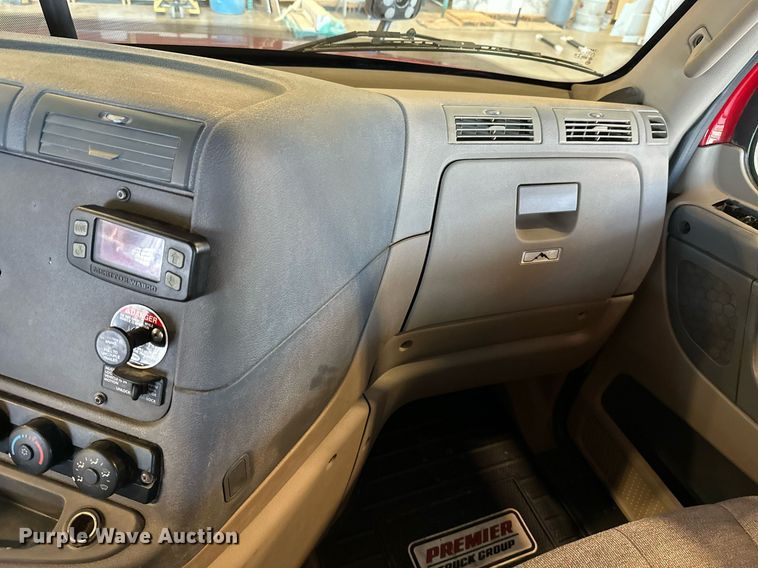 image for item KT9236 2015 Freightliner Cascadia  semi truck