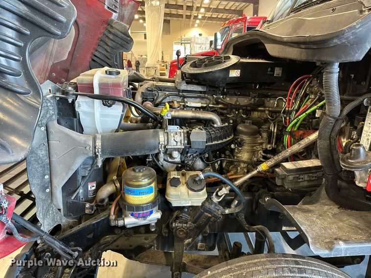 image for item KT9236 2015 Freightliner Cascadia  semi truck