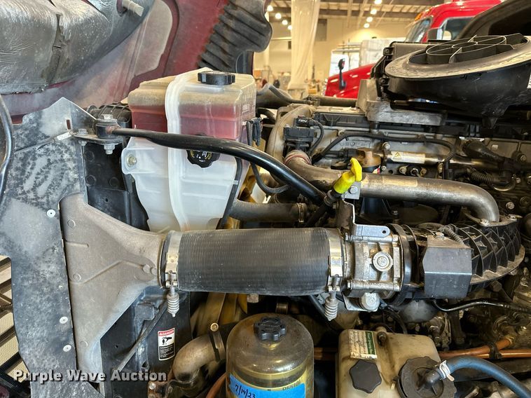 image for item KT9236 2015 Freightliner Cascadia  semi truck