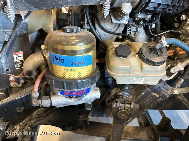 image for item KT9236 2015 Freightliner Cascadia  semi truck