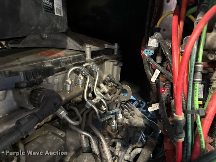 image for item KT9236 2015 Freightliner Cascadia  semi truck