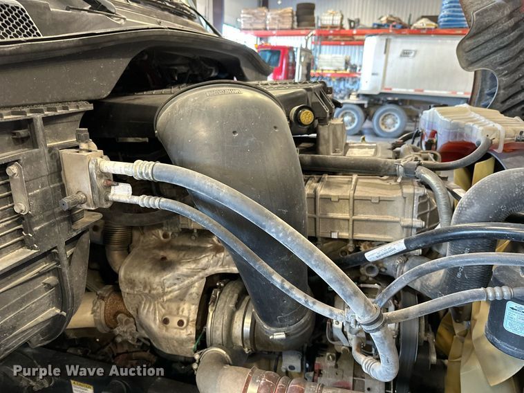 image for item KT9236 2015 Freightliner Cascadia  semi truck