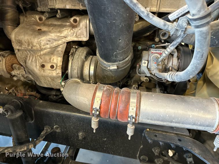 image for item KT9236 2015 Freightliner Cascadia  semi truck